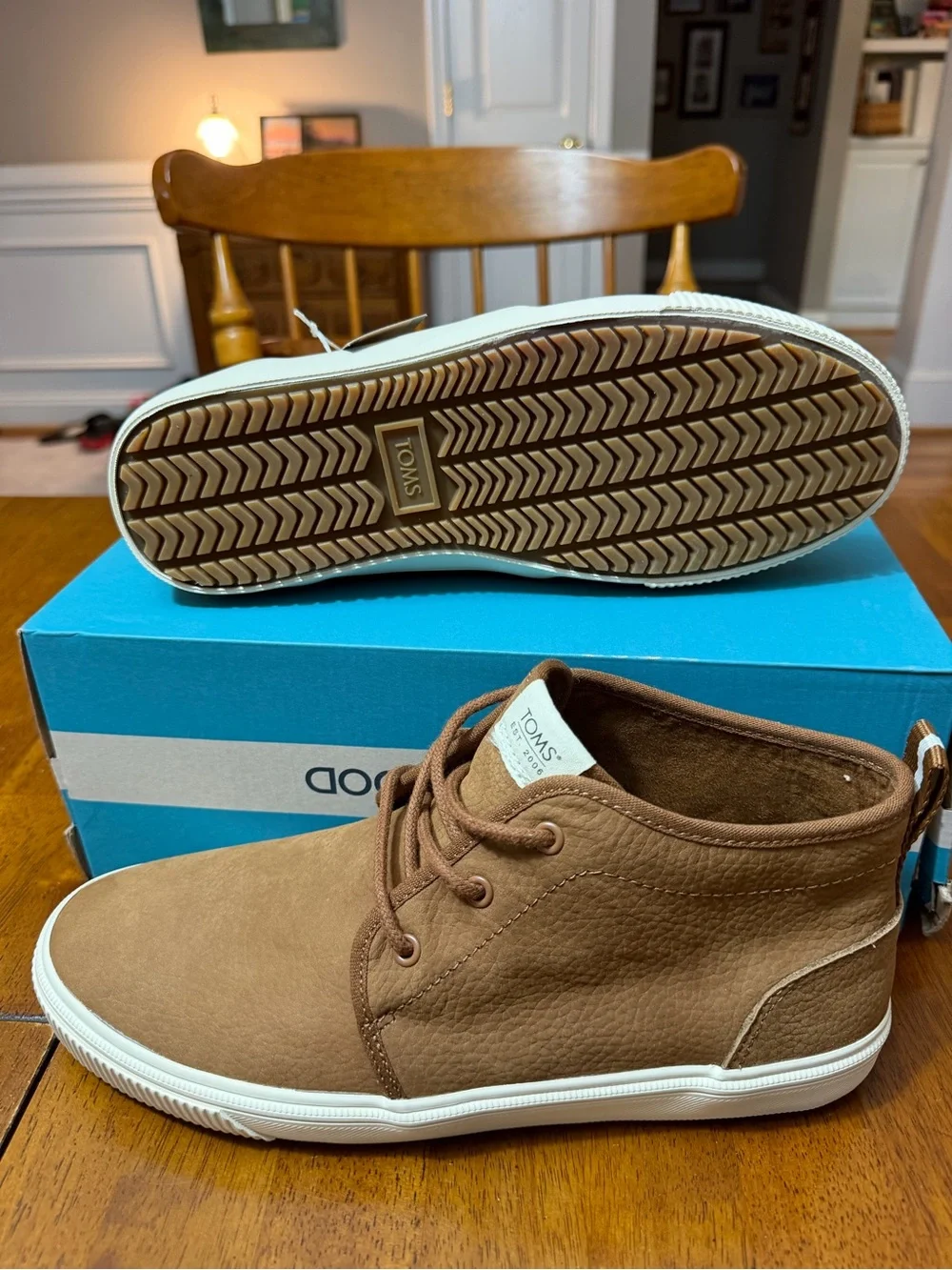 Brand New TOMS MID TERRAIN Men’s Brown Leather Water Resistant Boots Size 8